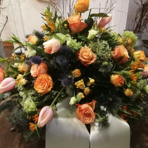 Blumenstrauß in Lachstönen